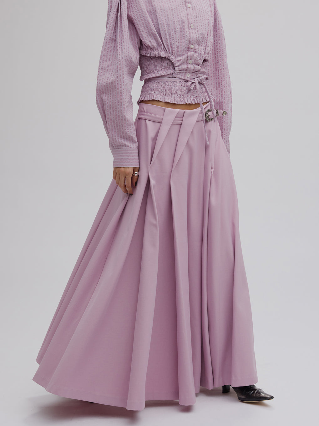 UND RANDOM TUCK FLARE SKIRT