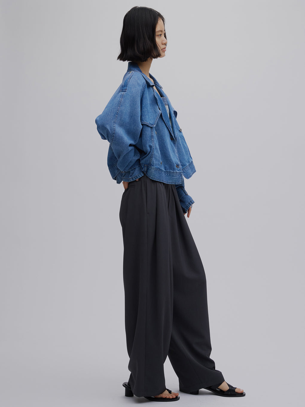 MULTI TUCK NARROW BELT PANTS