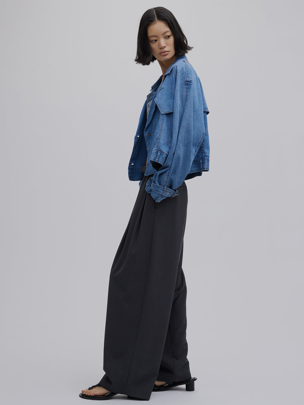 MULTI TUCK NARROW BELT PANTS