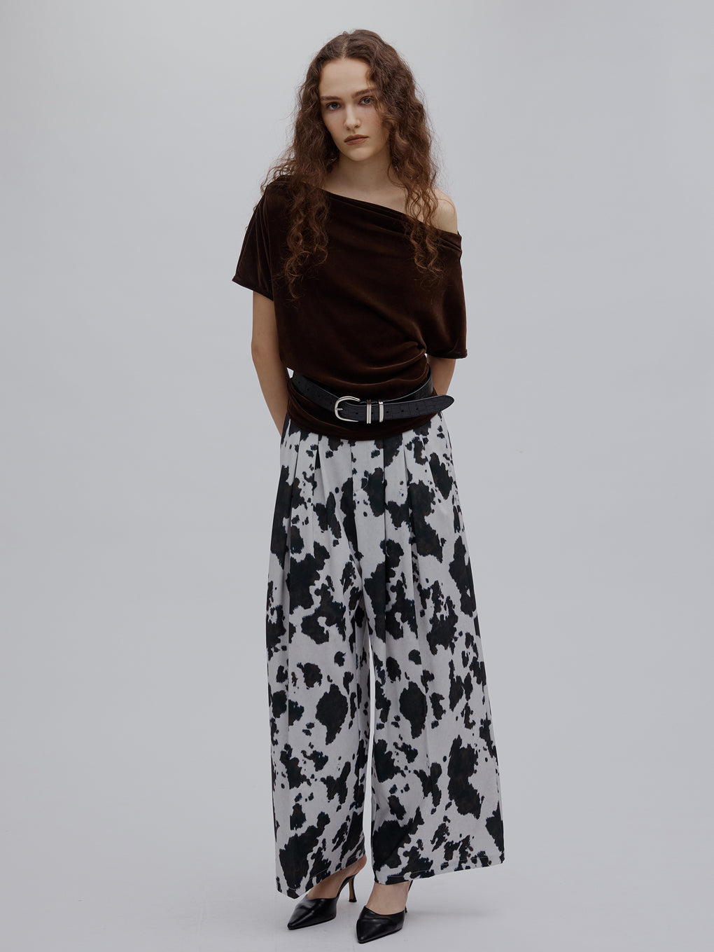 COW PATTERN  MODERN TUCK PANTS
