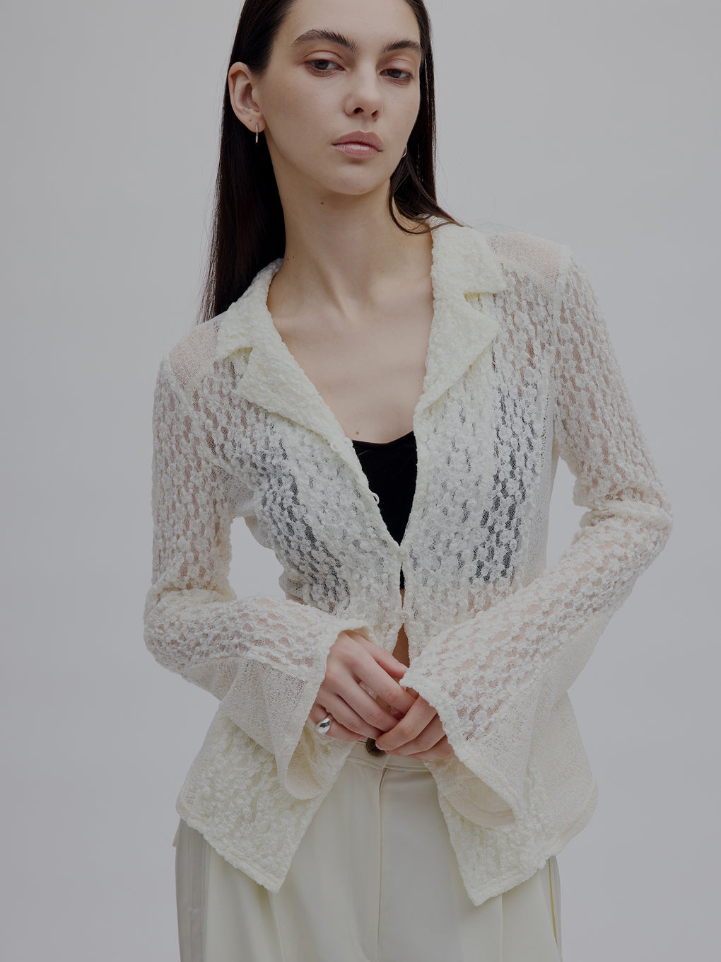 MEDI SHRUNK LACE OPEN COLLAR TOP