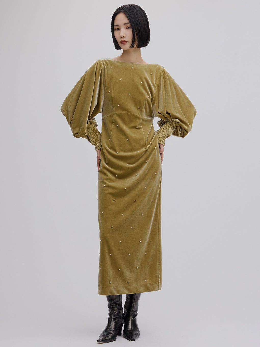 BACK OPEN PEARL VELOUR DRESS