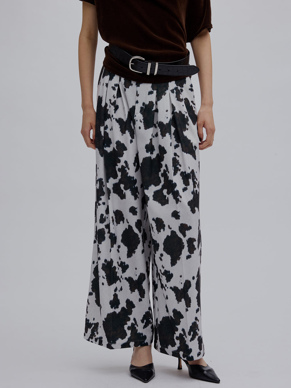 COW PATTERN  MODERN TUCK PANTS
