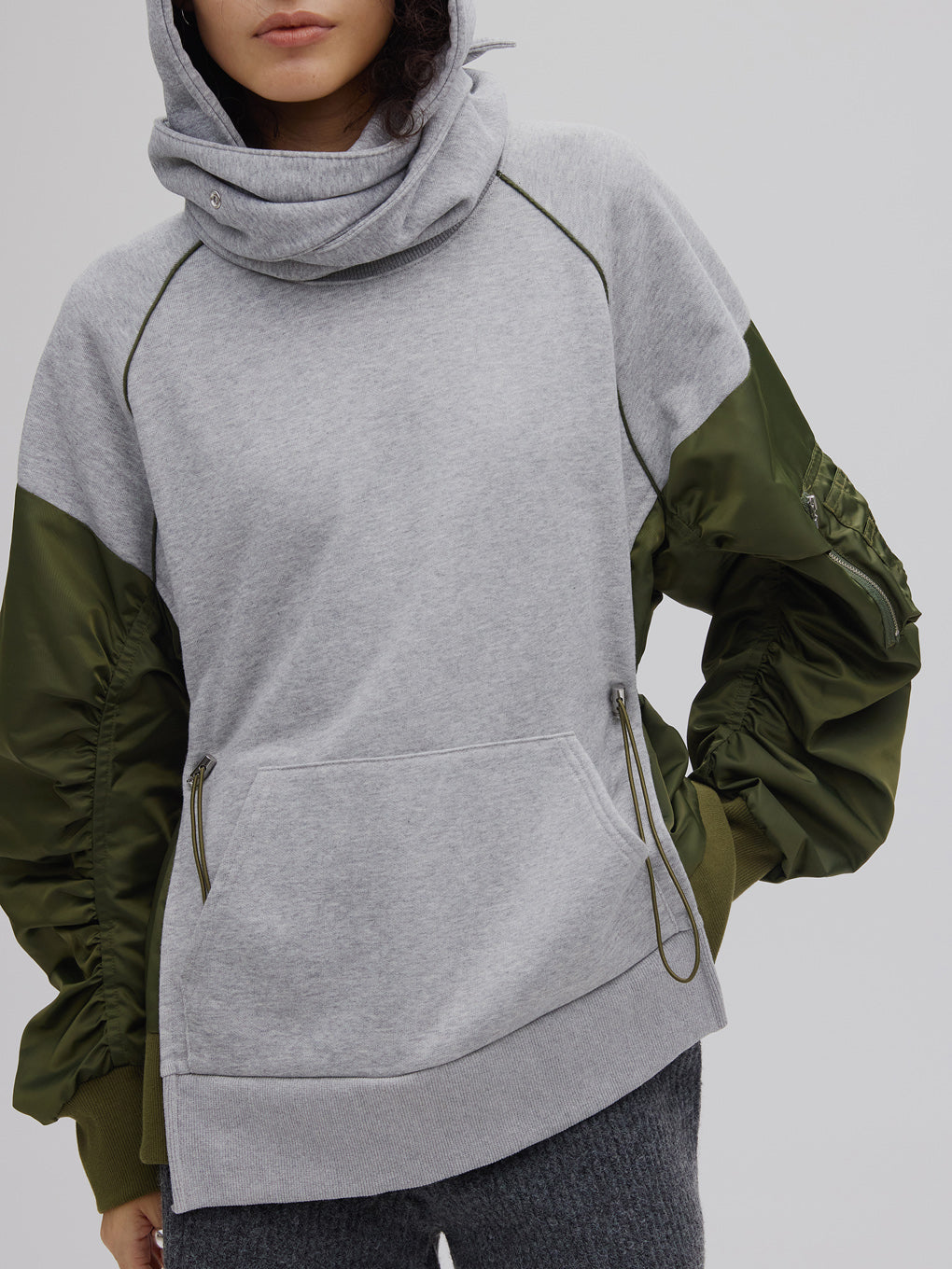 UND MILITARY DOCKING SWEAT TOP