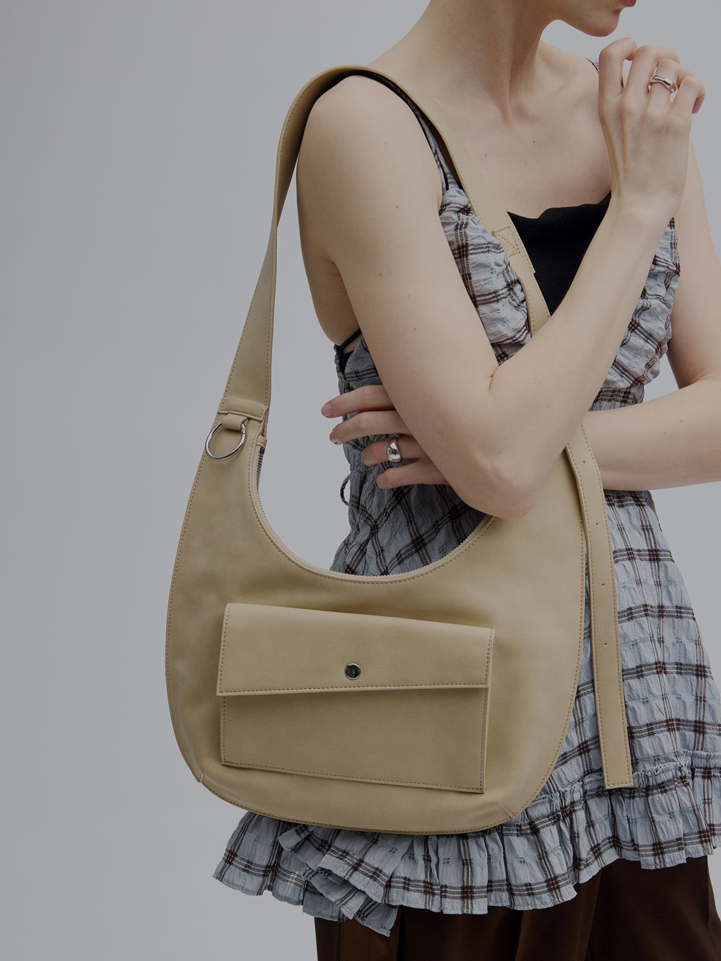 BODY FIT SHOULDER BAG