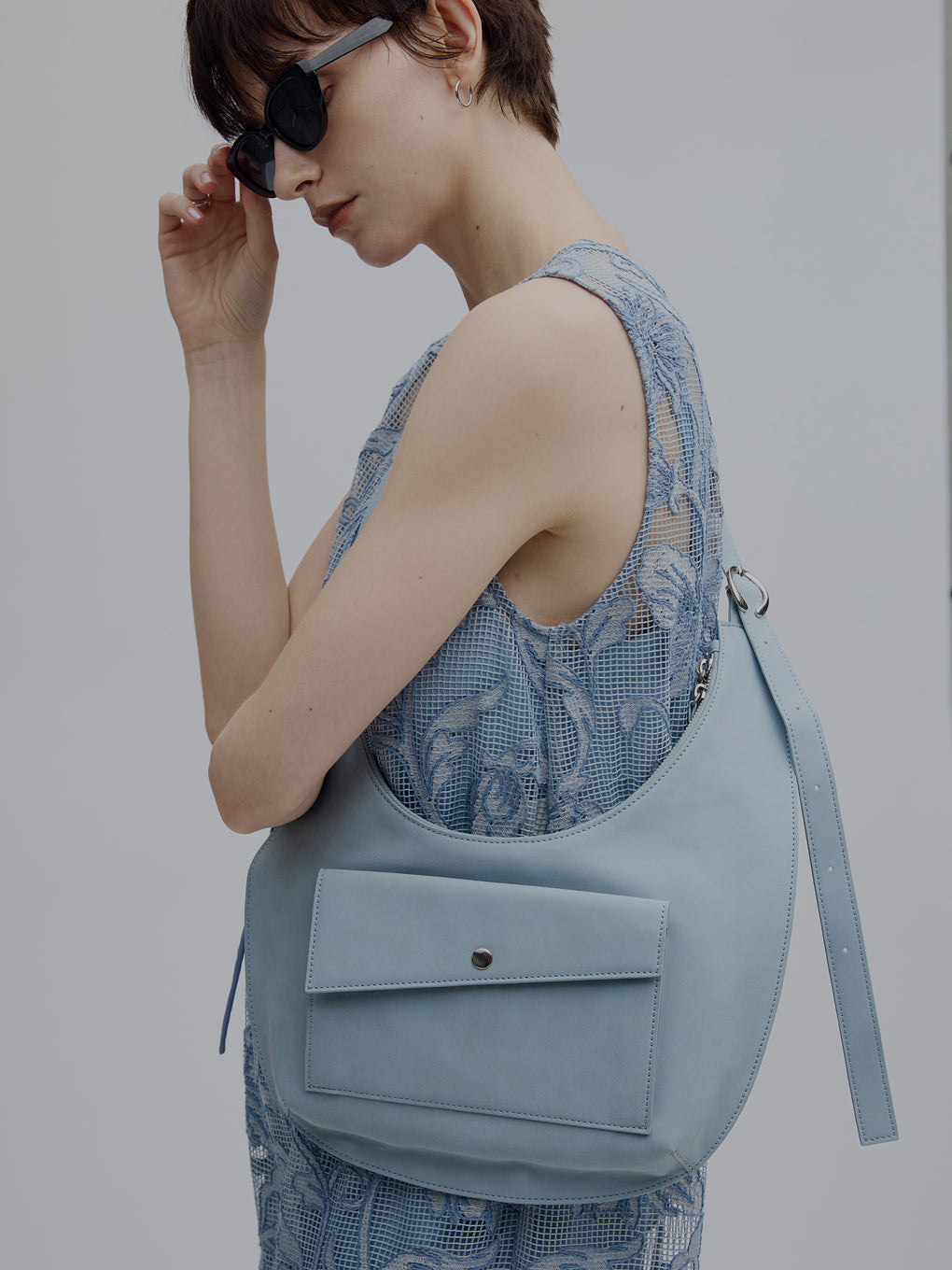 BODY FIT SHOULDER BAG