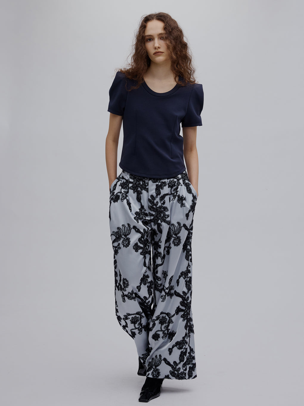 DEFORMATION SHOULDER CUT TOP