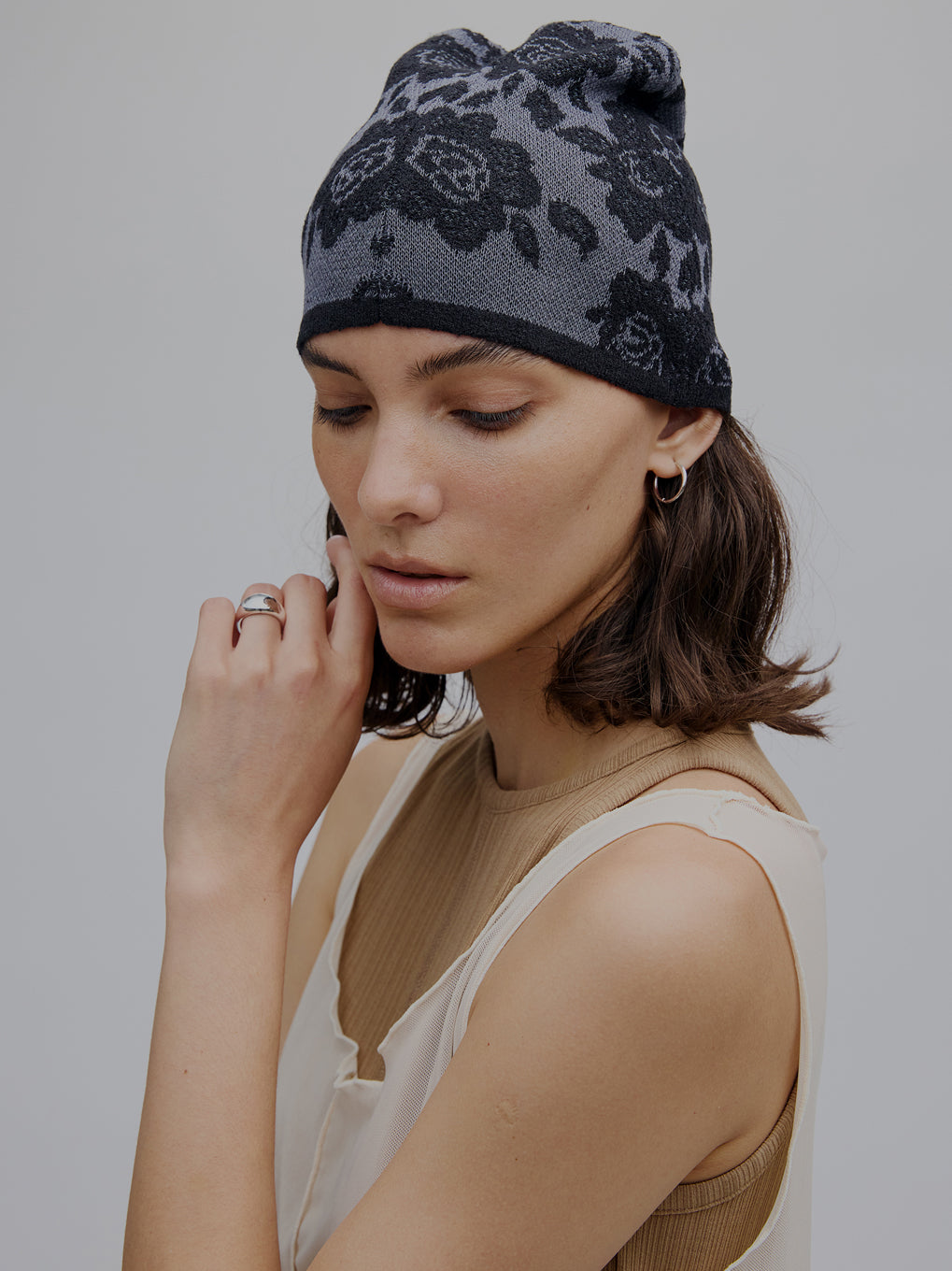 MEDI FLOWER JACQUARD KNIT BEANIE