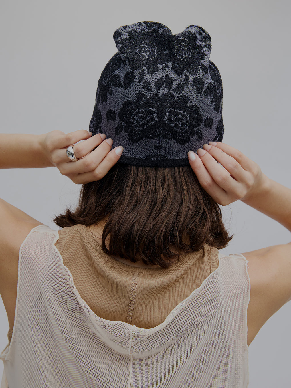 MEDI FLOWER JACQUARD KNIT BEANIE