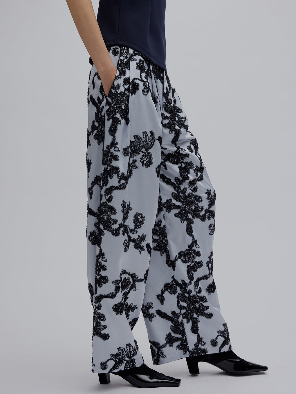 MOLE YARN EMBROIDERY SATIN PANTS
