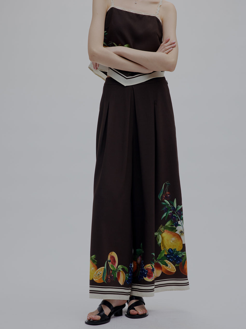 MEDI FRUIT SCARF PATTERN TUCK PANTS