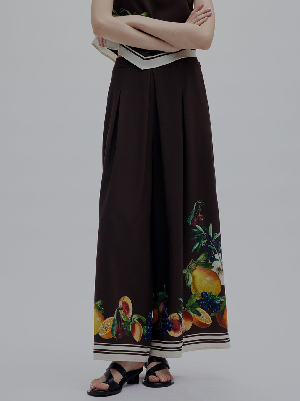 MEDI FRUIT SCARF PATTERN TUCK PANTS