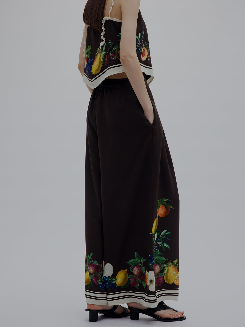 MEDI FRUIT SCARF PATTERN TUCK PANTS
