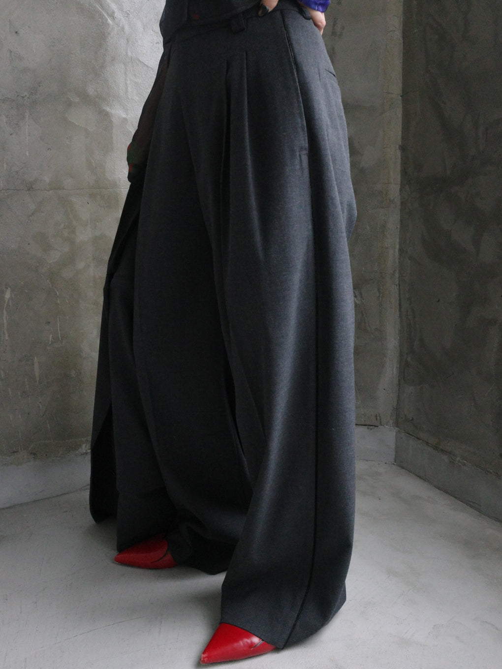 UND LINE DETAIL WIDE STRAIGHT PANTS