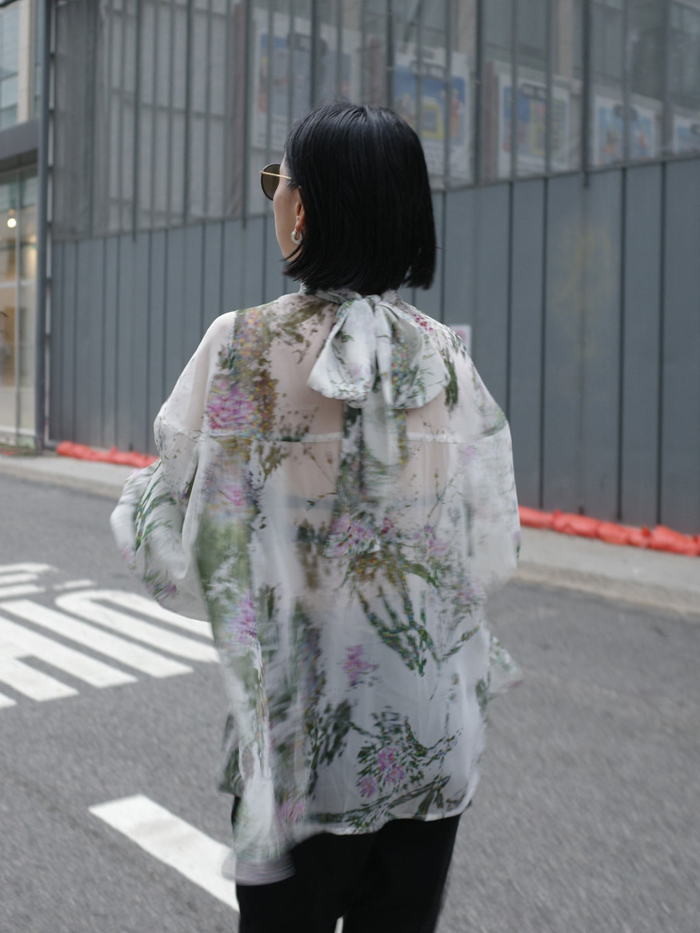 2WAY HOLOGRAM FLOWER SHEER BOW TIE SHIRT