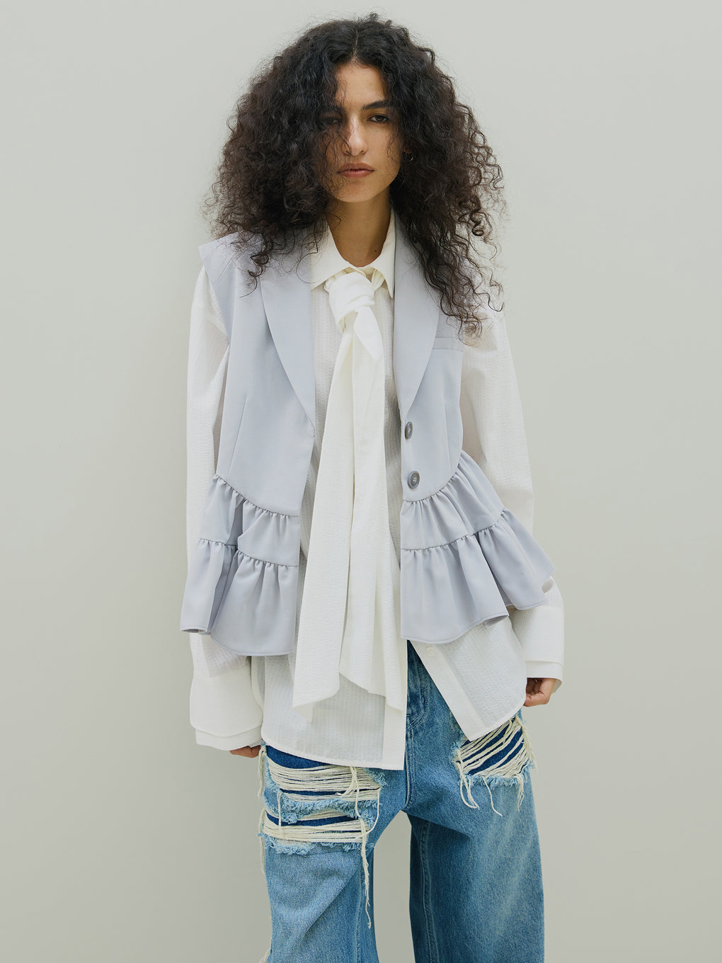 UND CURVE LINE FRILL VEST