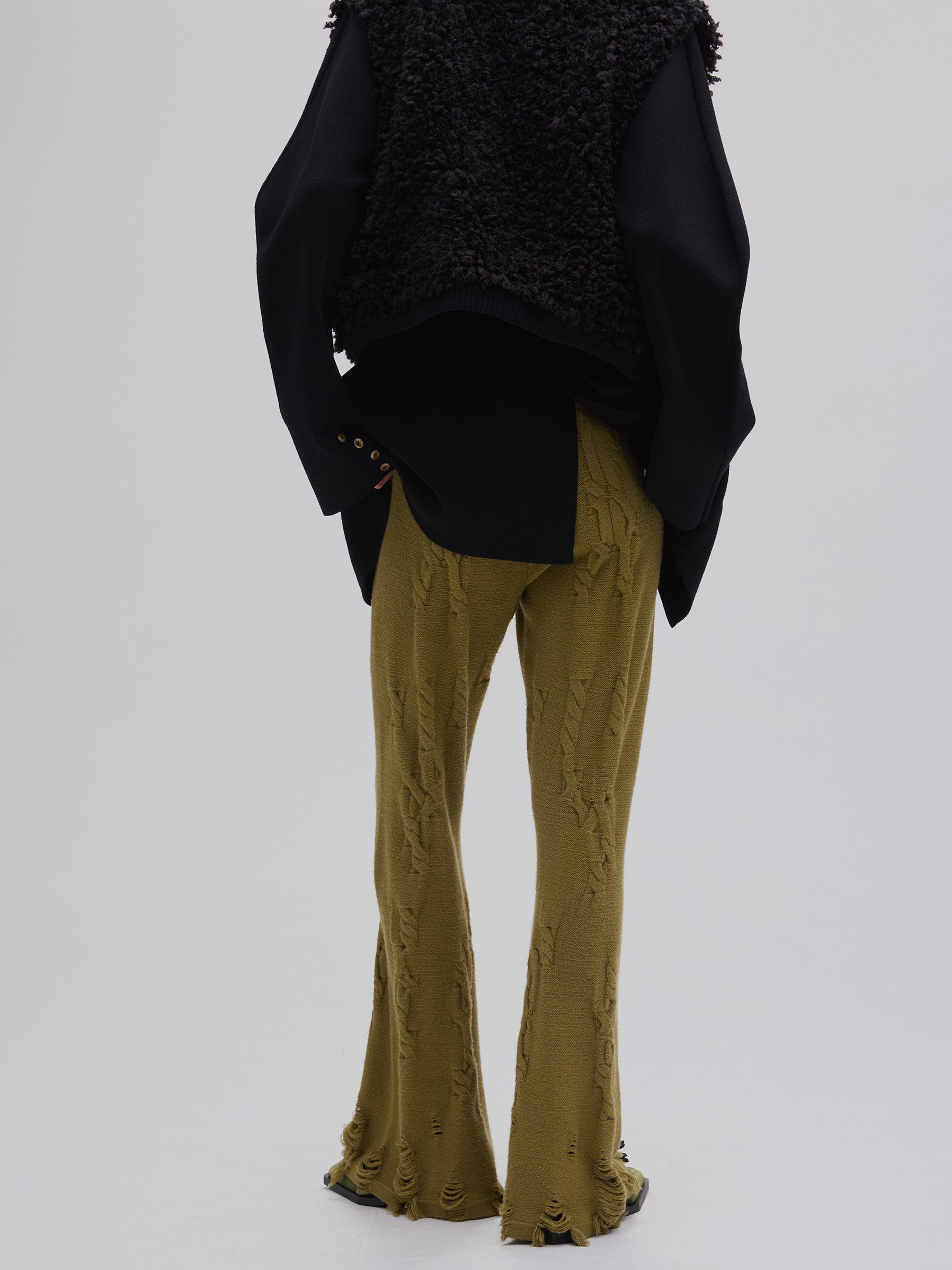 UND RANDOM CABLE KNIT PANTS