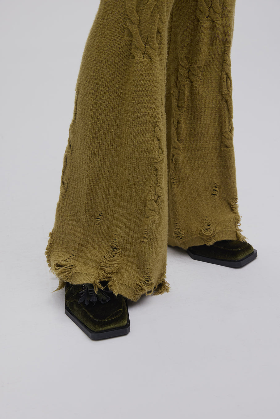 UND RANDOM CABLE KNIT PANTS