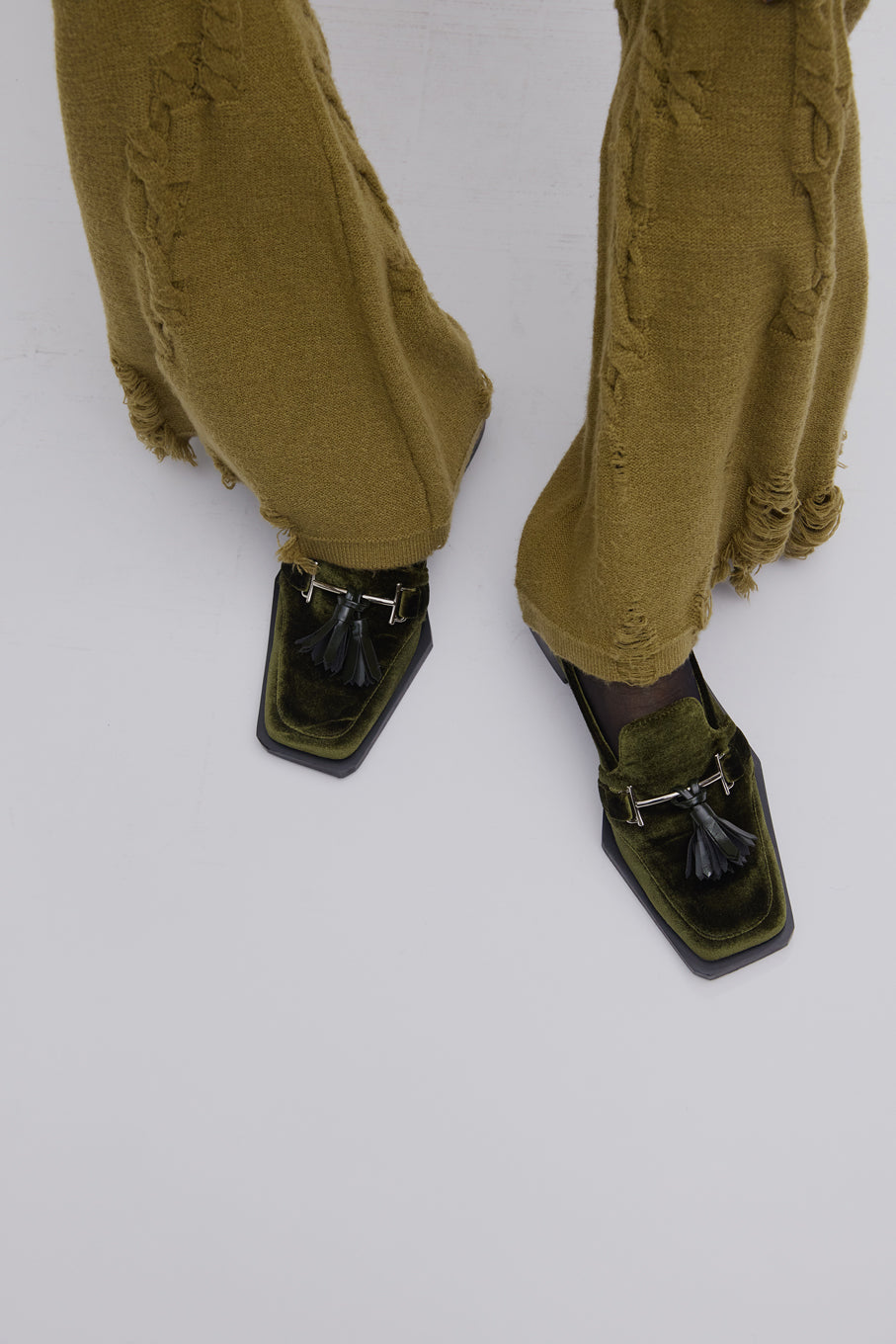 UND ANGULAR SOLE TASSEL LOAFER