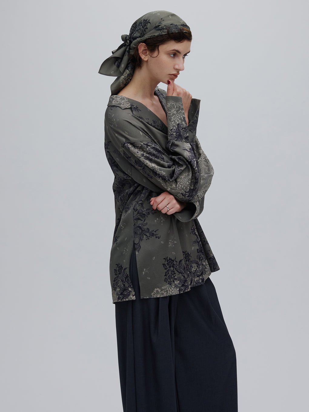 FLORAL LACE SCARF PRINT SHIRT