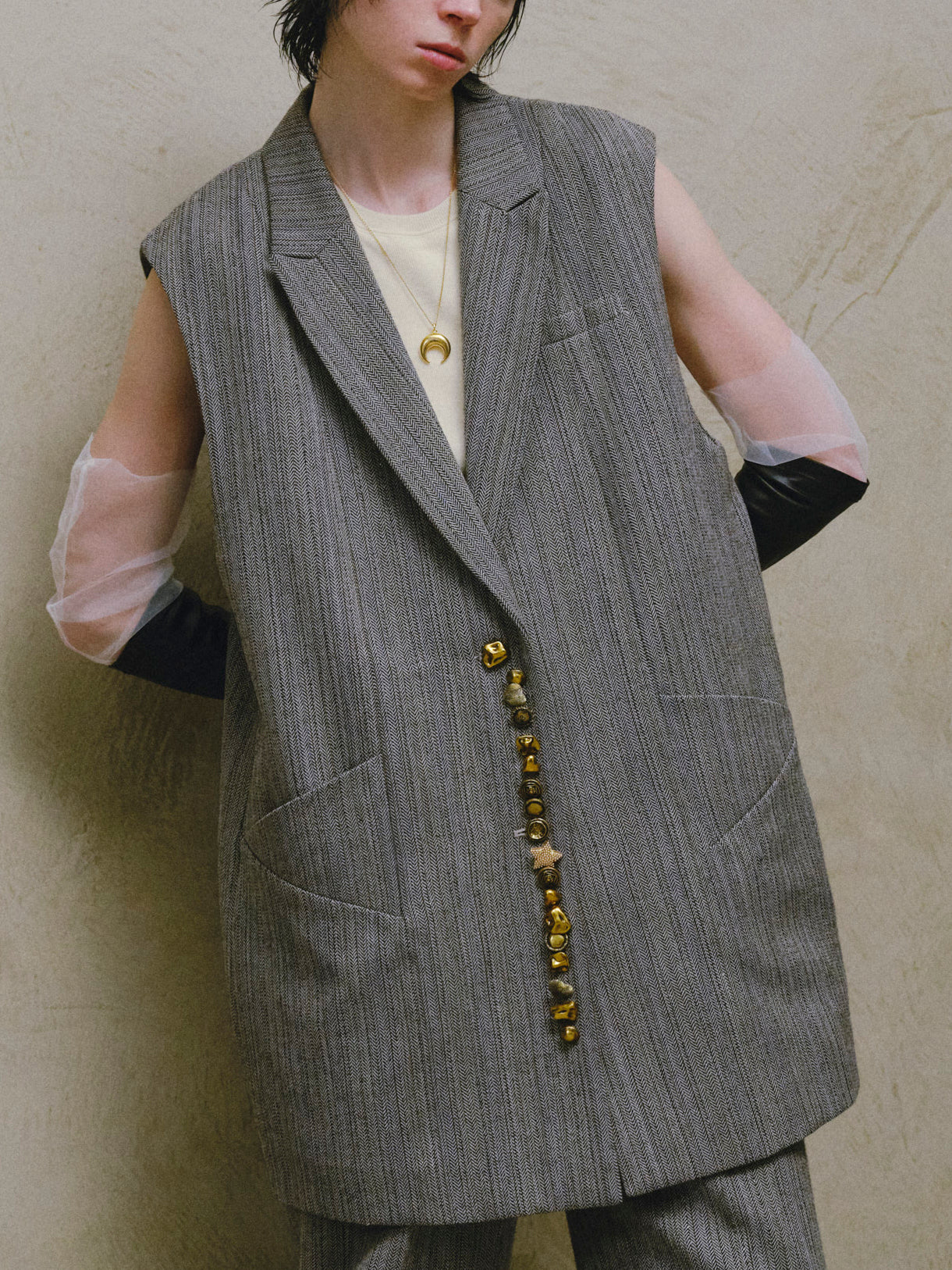 UND MANY MOTIF BUTTON VEST