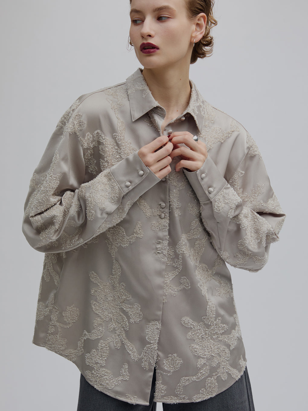 MOLE YARN EMBROIDERY SATIN SHIRT