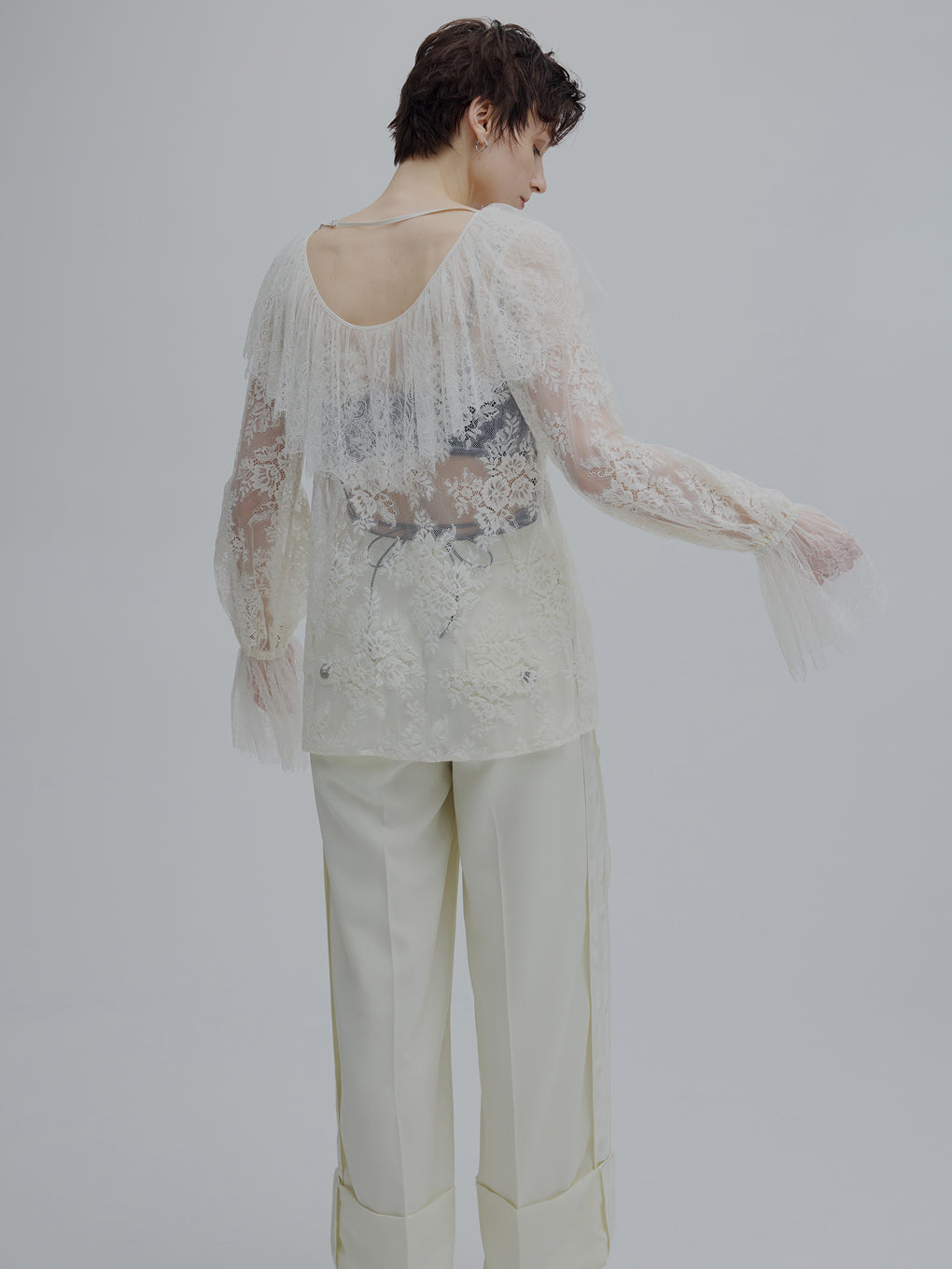 2WAY LACE RAFFLE BLOUSE