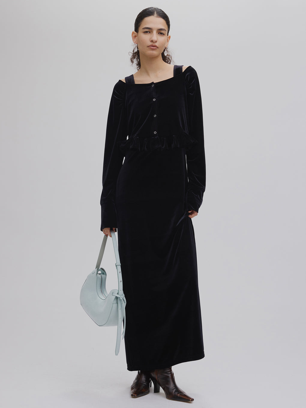 UND OFF SHOULDER VELOUR CARDIGAN SET DRESS