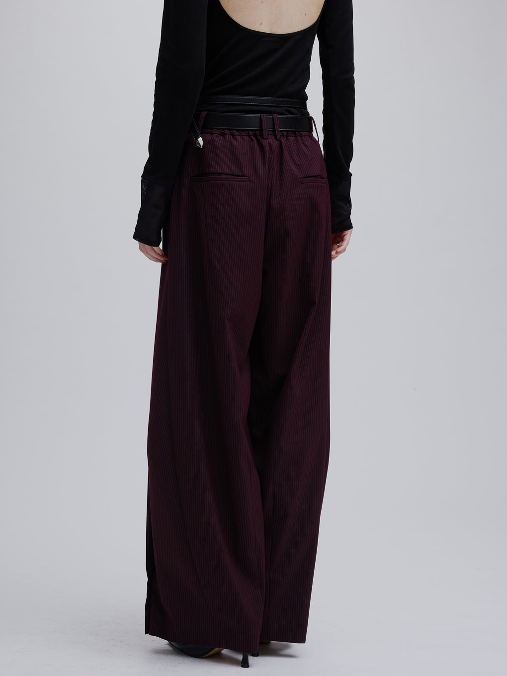 UND PINSTRIPE BARREL SILHOUETTE PANTS