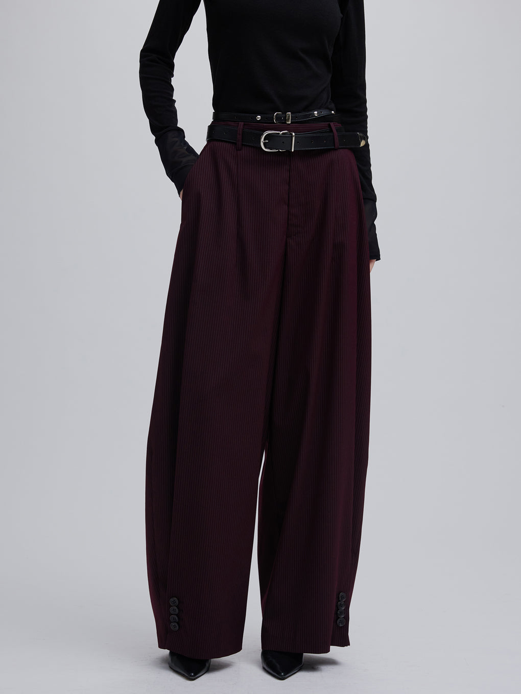 UND PINSTRIPE BARREL SILHOUETTE PANTS