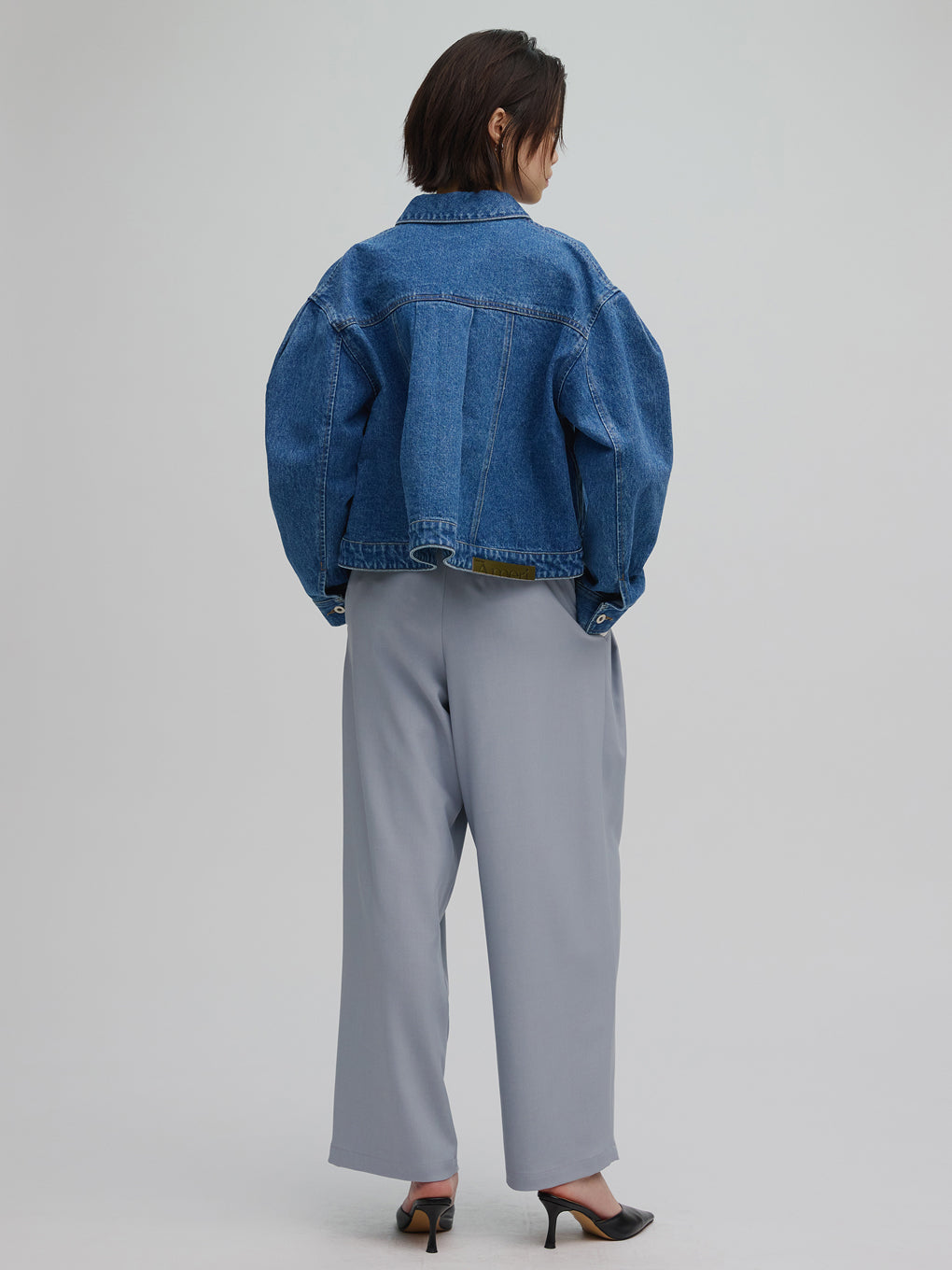 MULTI TUCK NARROW BELT PANTS
