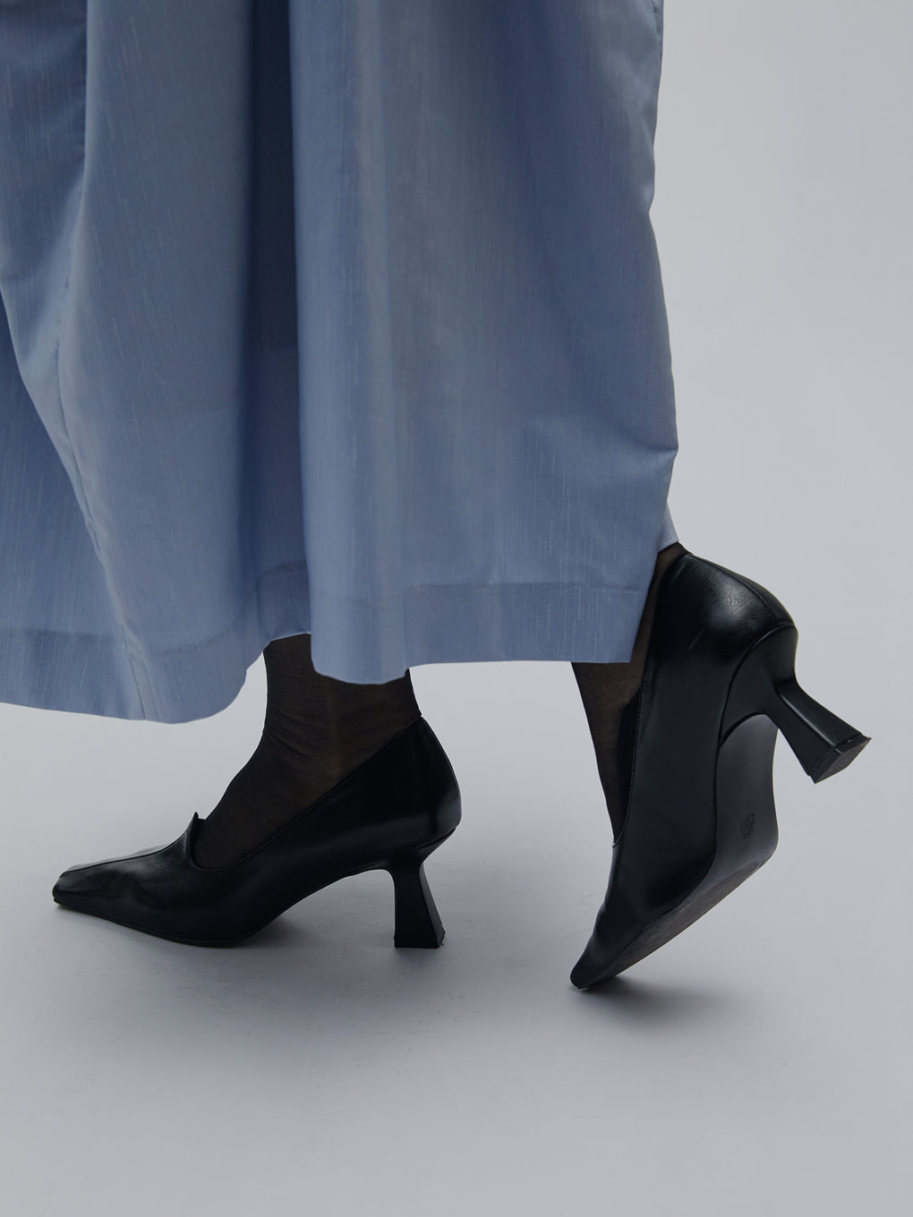HEART CUT SQUARE TOE PUMPS