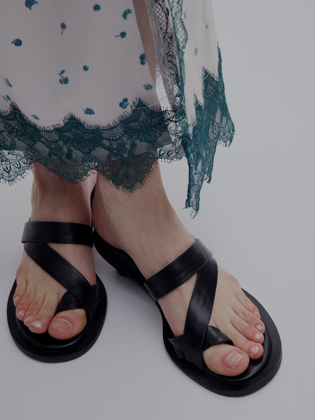 MEDI CROSS STRAP THONG SANDALS