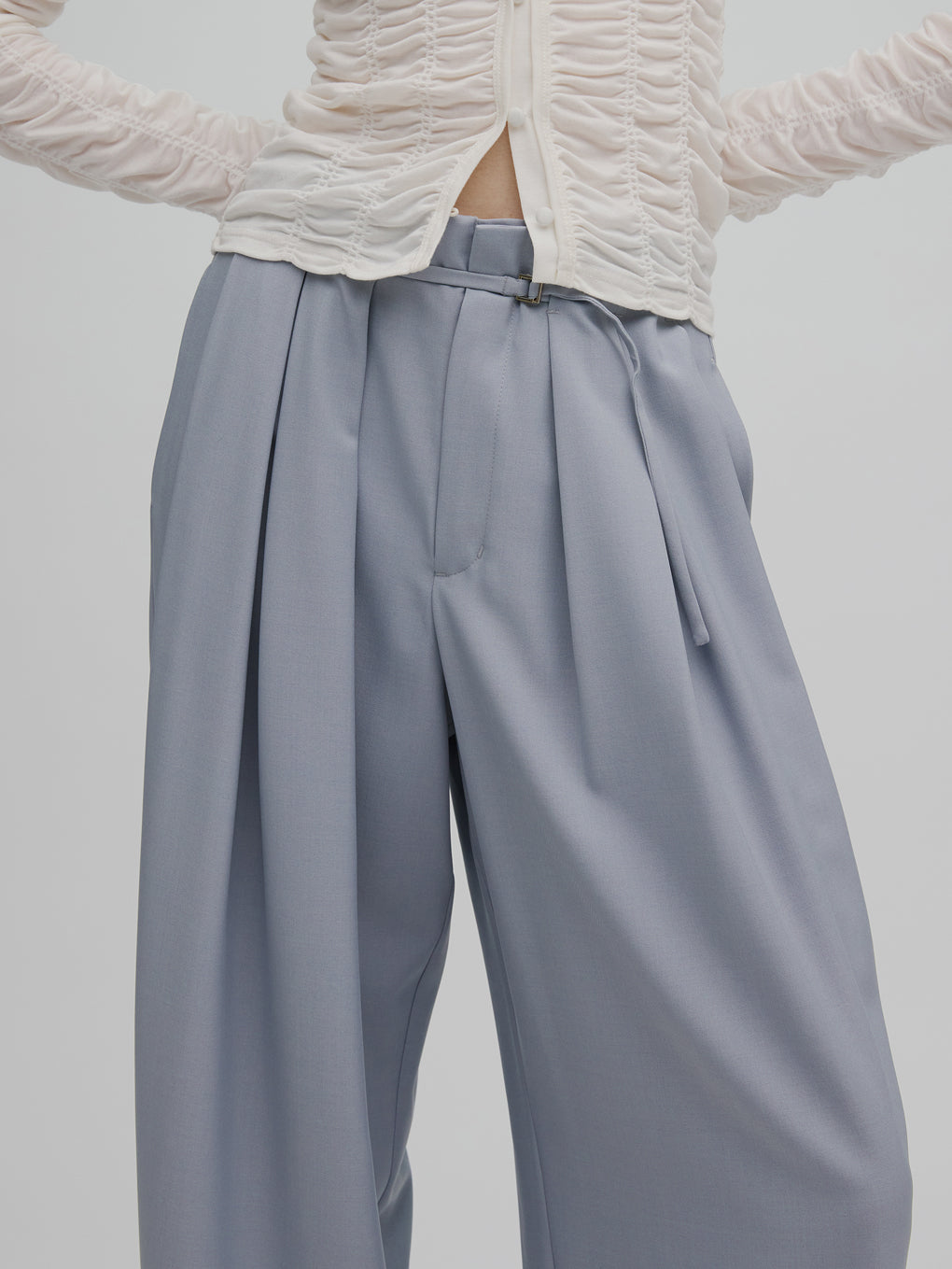MULTI TUCK NARROW BELT PANTS
