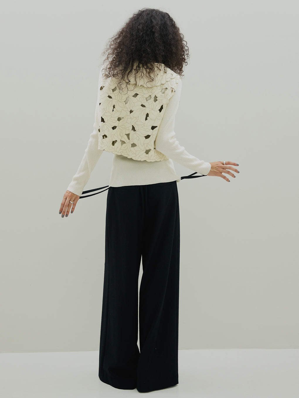 UND LACE CUTWORK VEST TOP