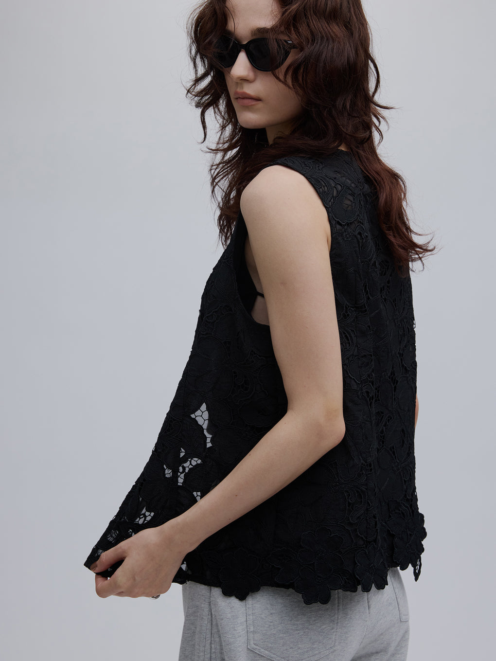 MEDI CUTWORK 3D LACE MOTIF VEST