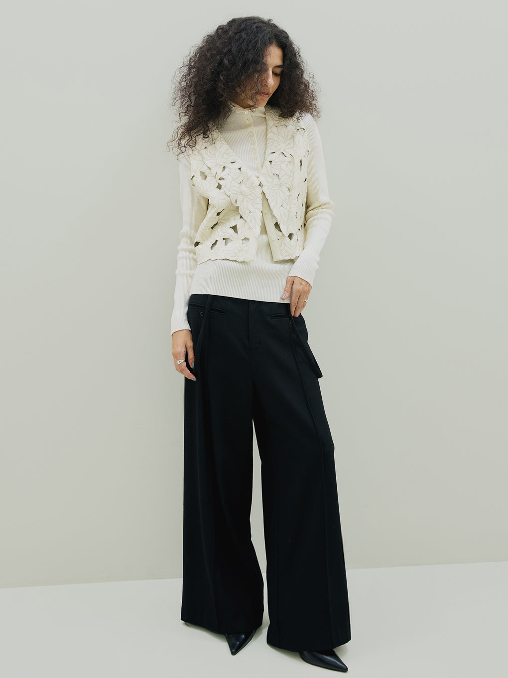 UND LACE CUTWORK VEST TOP