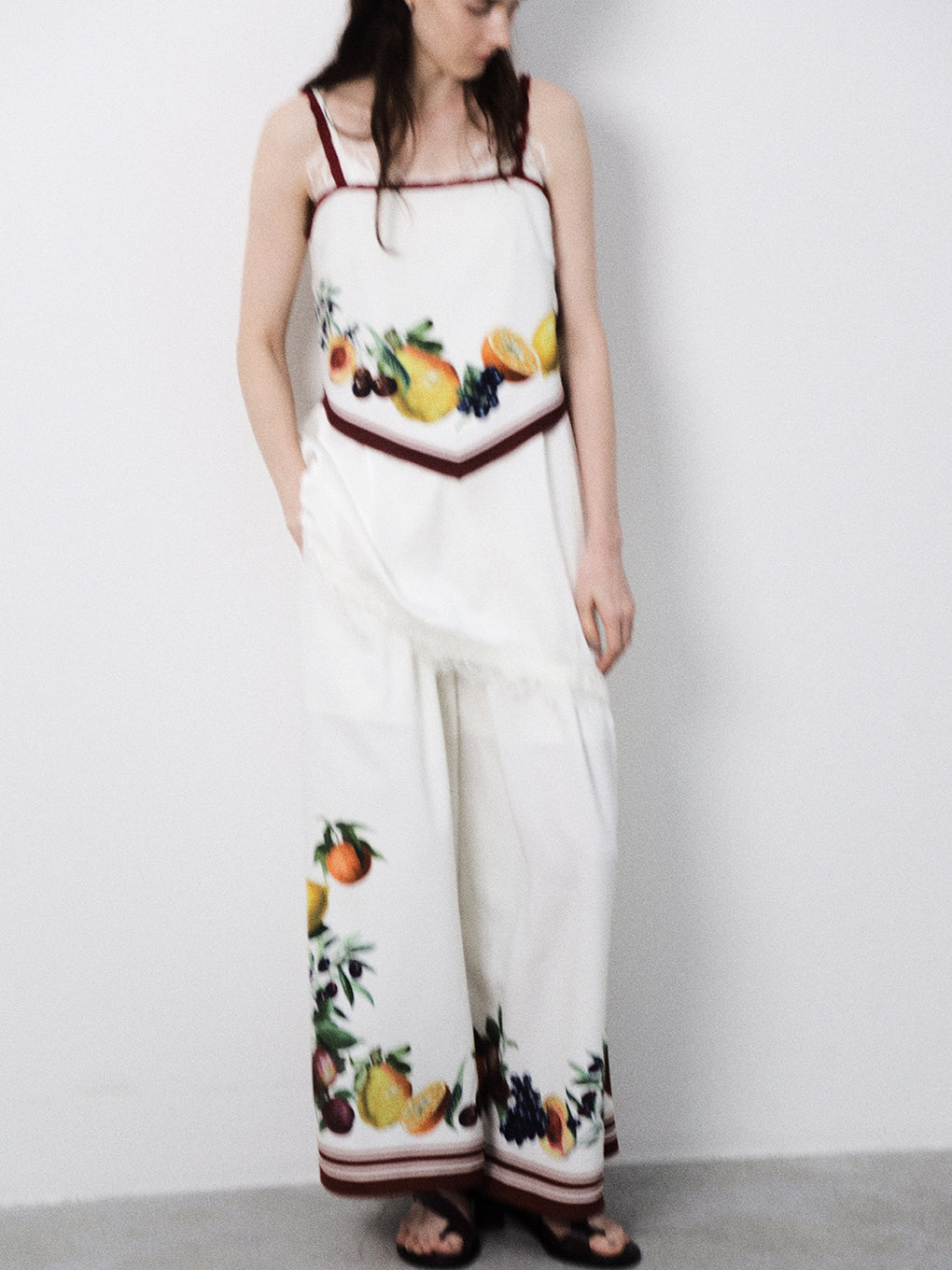 MEDI FRUIT SCARF PATTERN TUCK PANTS