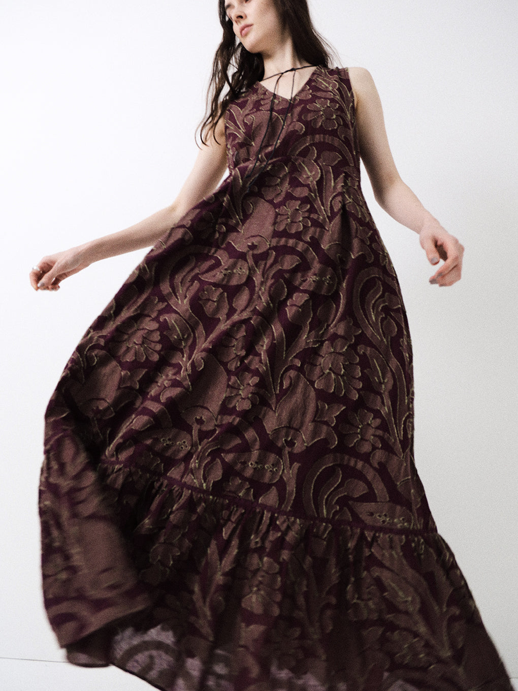 MEDI KITTY V NECK DRESS