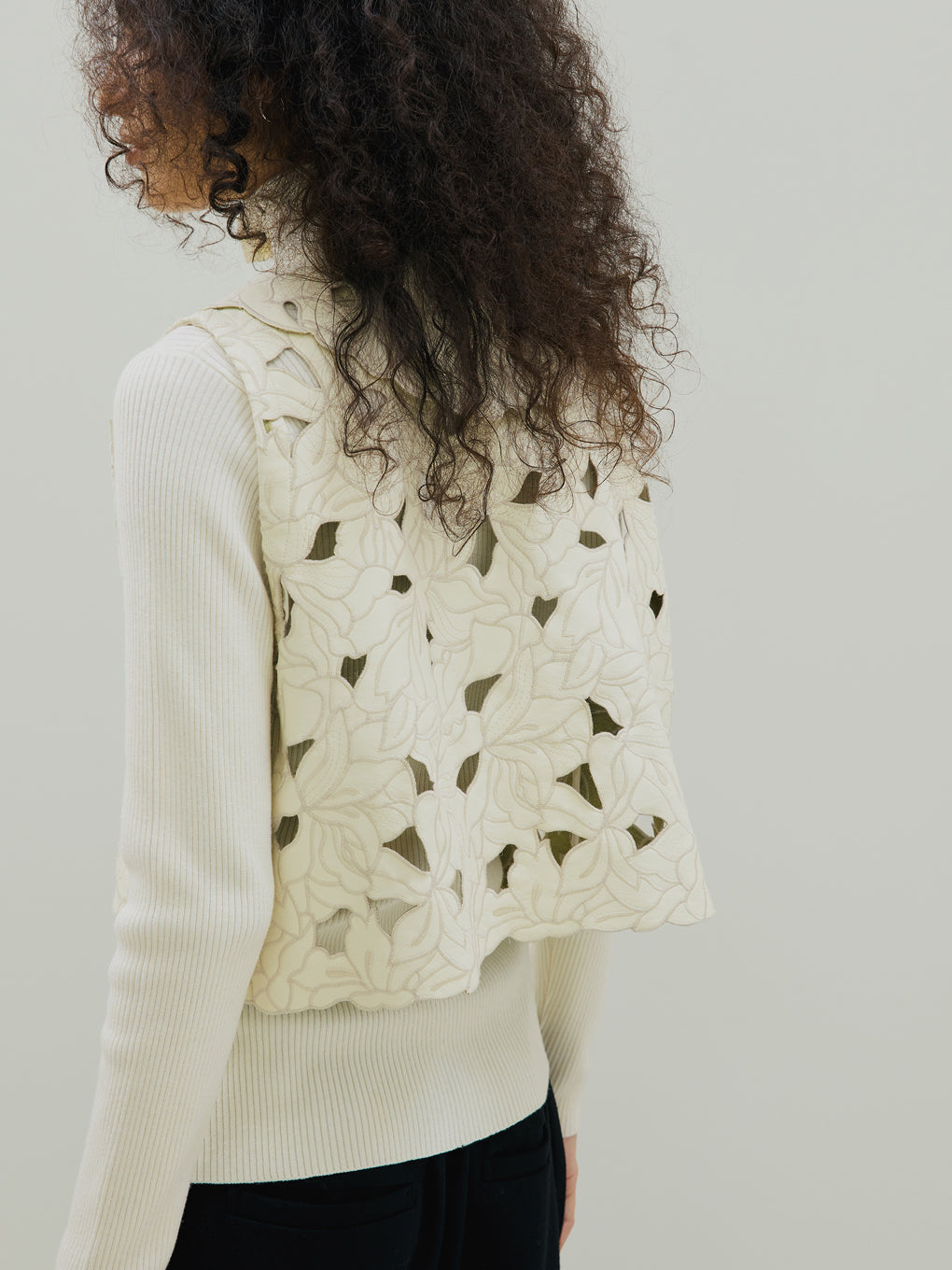 UND LACE CUTWORK VEST TOP