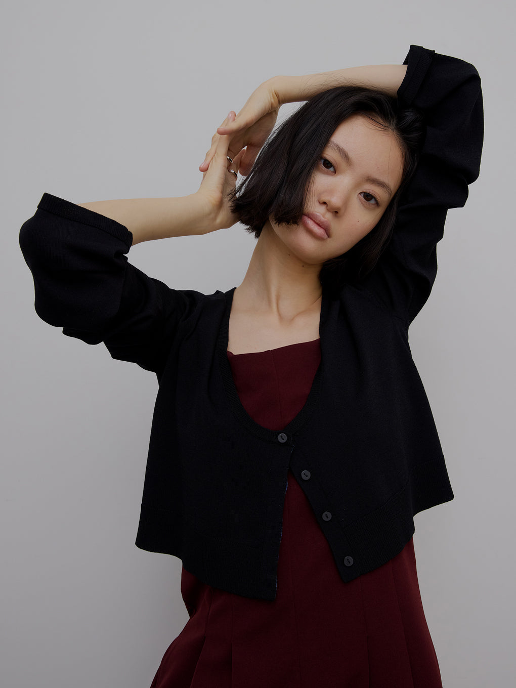 LOW BASIC SHORT KNIT CARDIGAN