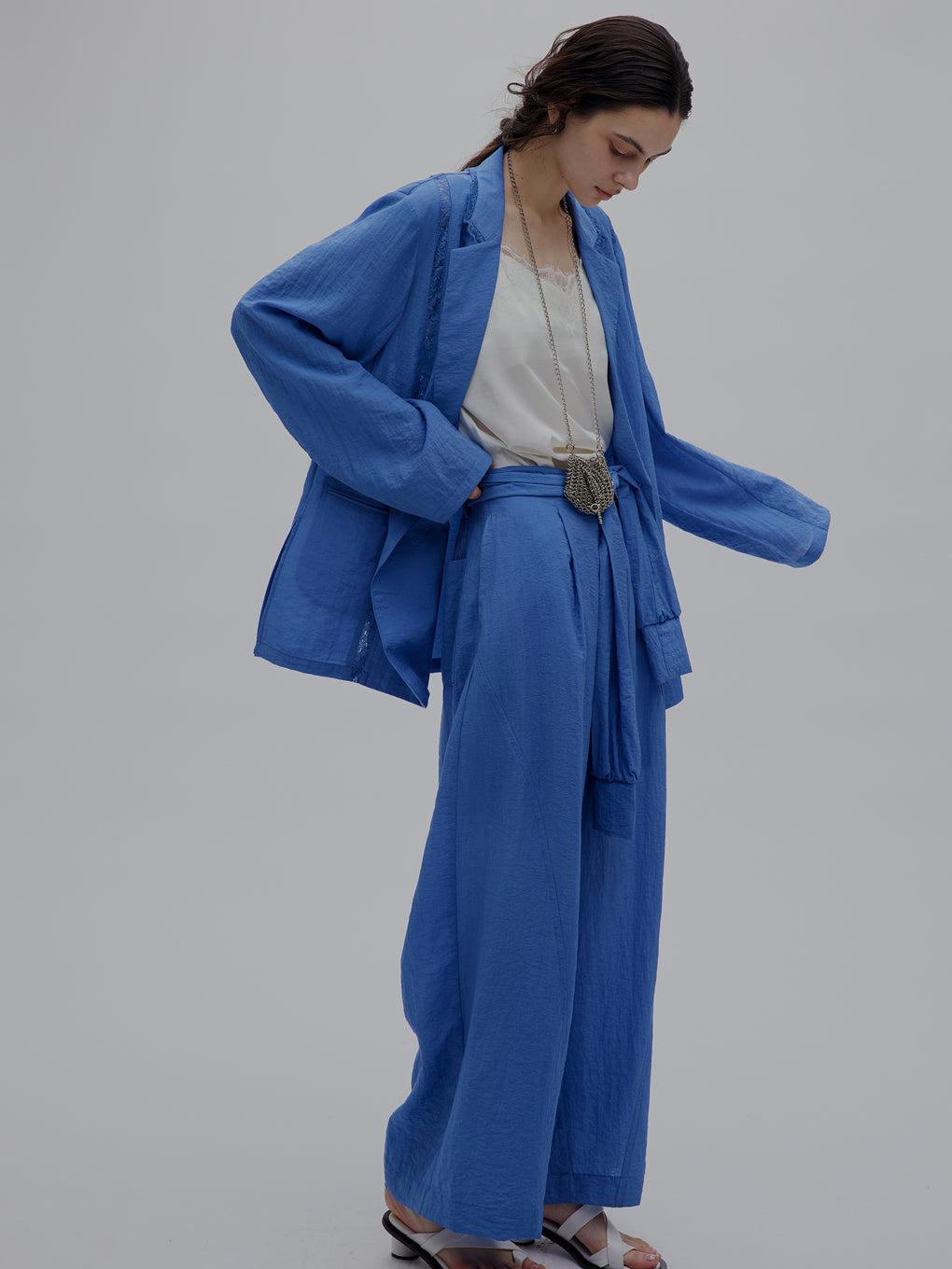 MEDI SLEEVE BELT TUCK PANTS