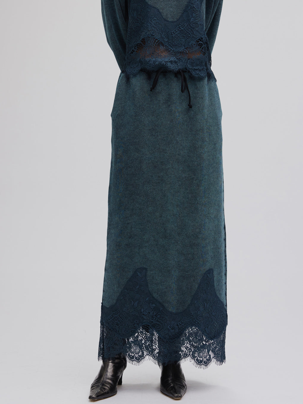 CHEMICAL OVERDYE LACE SWEAT SKIRT