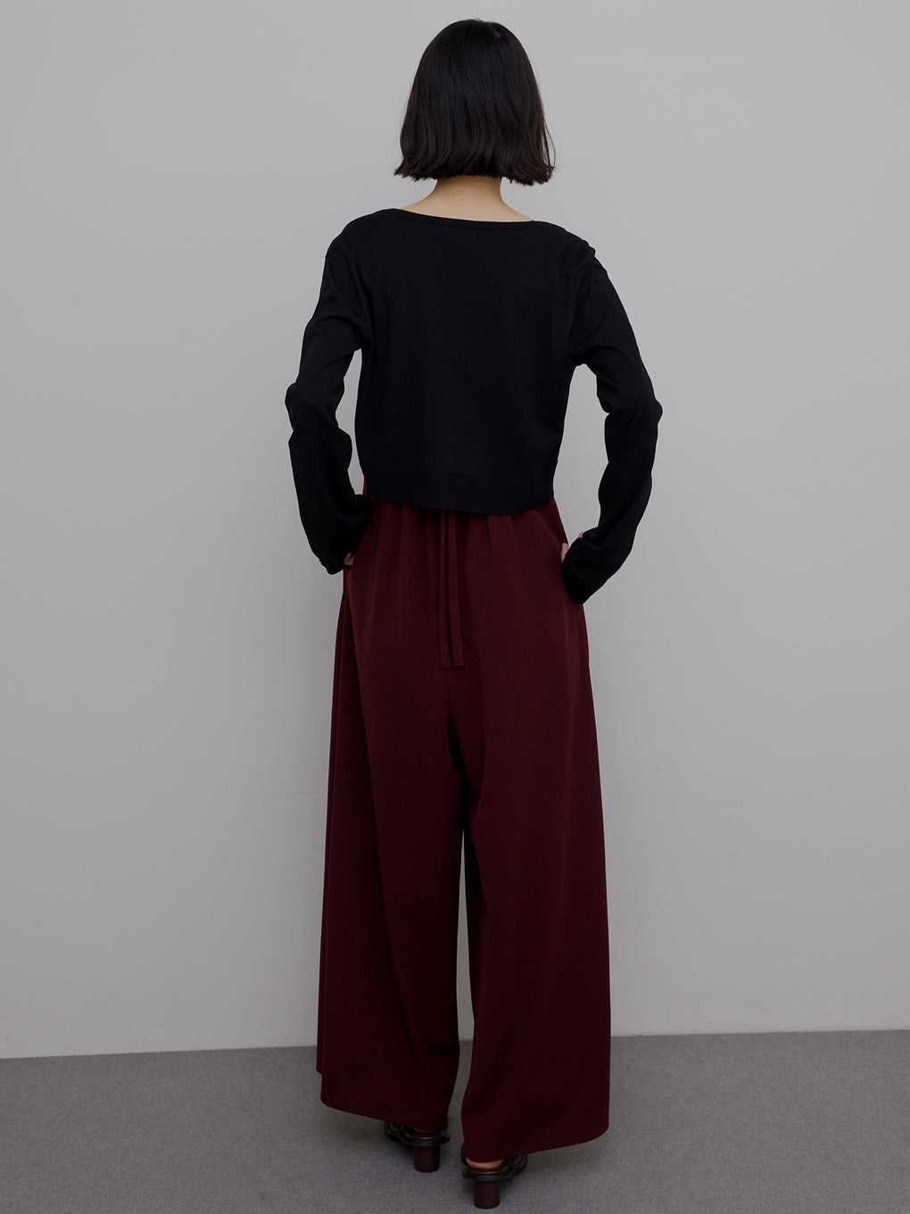 LOW BASIC SHORT KNIT CARDIGAN