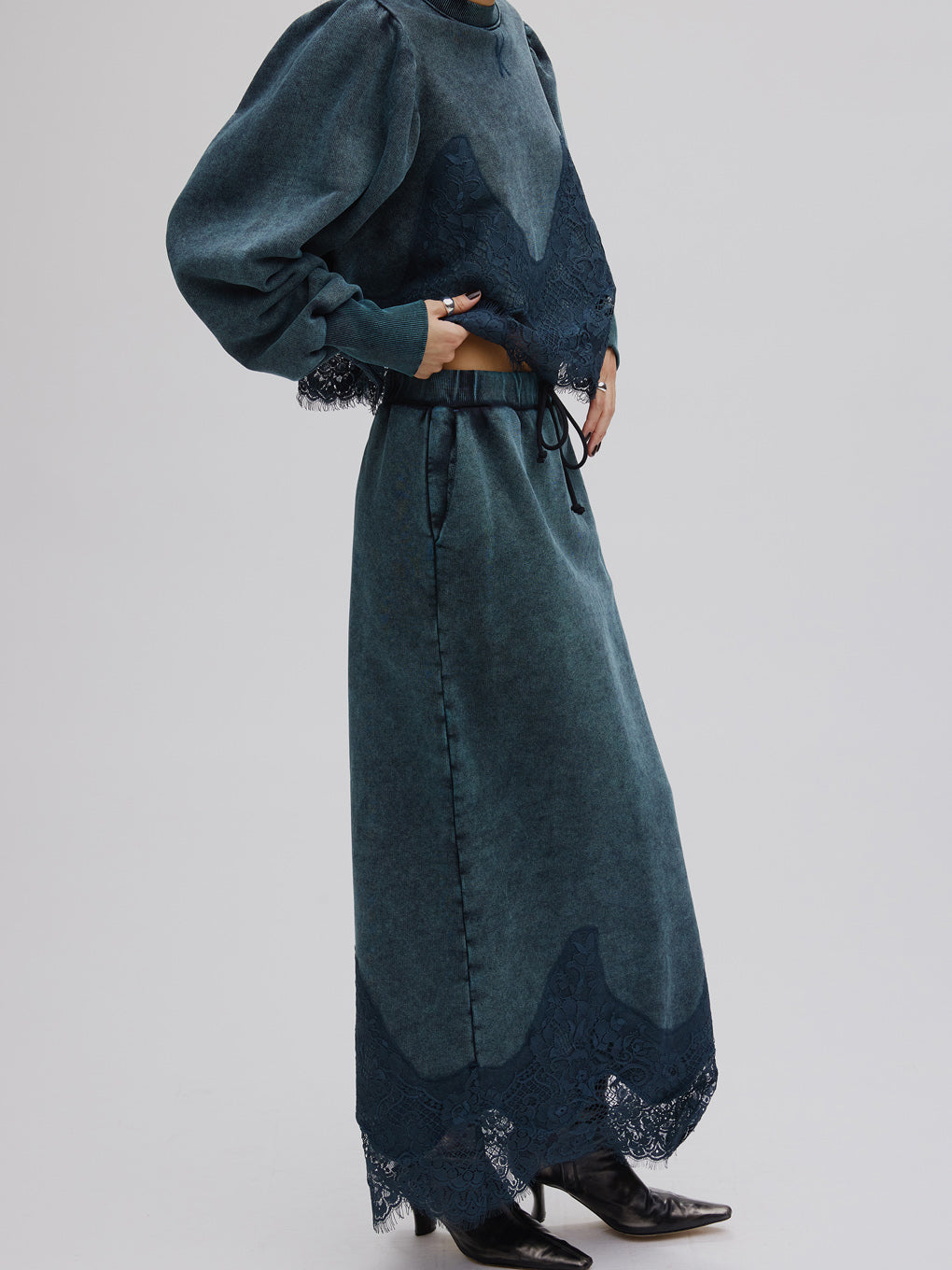 CHEMICAL OVERDYE LACE SWEAT SKIRT