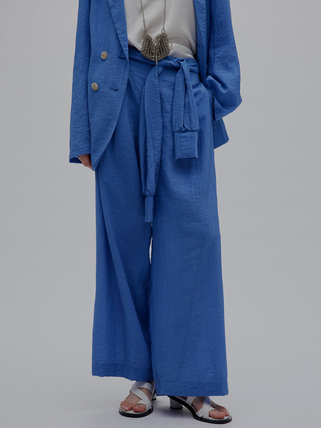 MEDI SLEEVE BELT TUCK PANTS