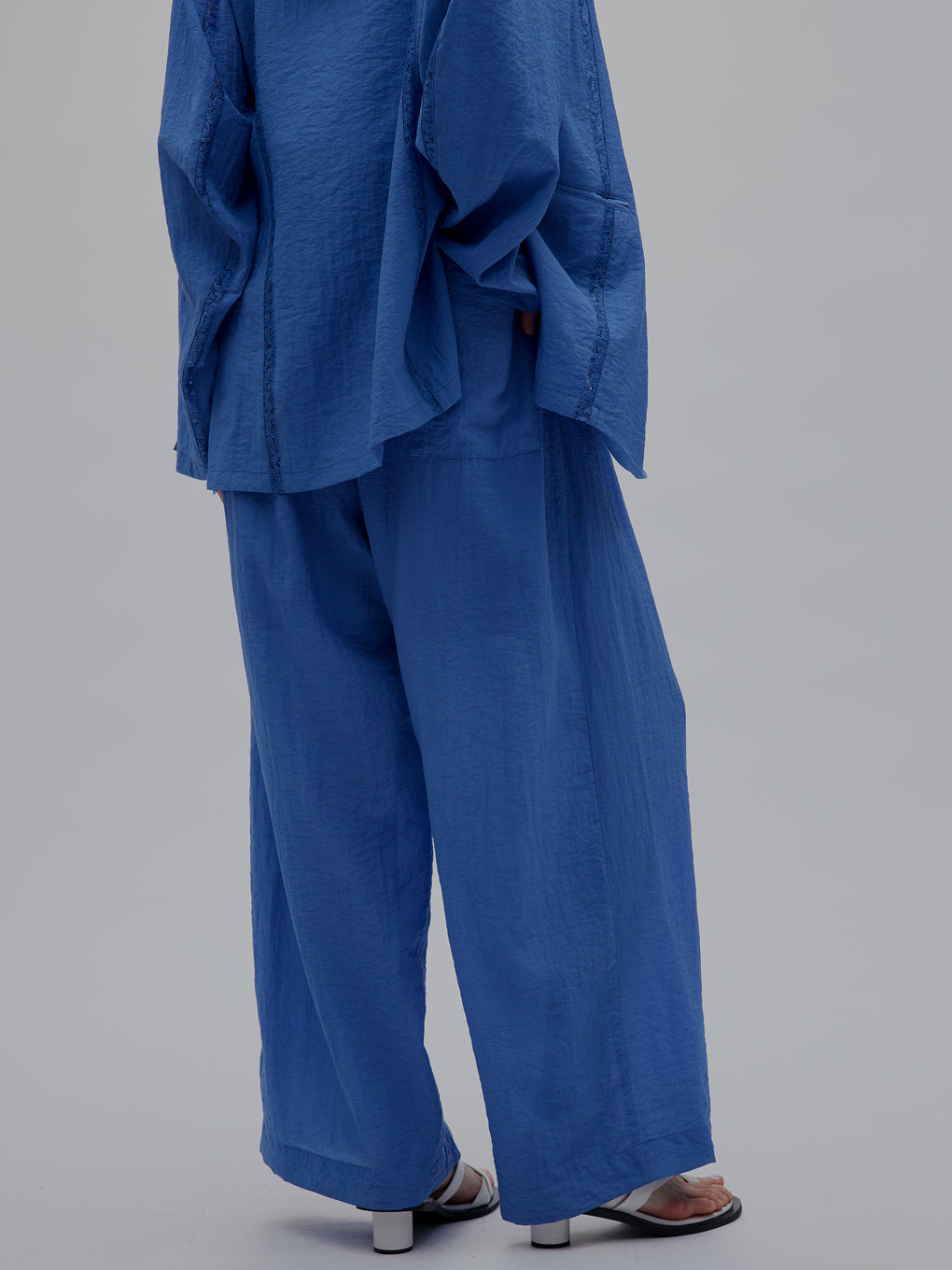 MEDI SLEEVE BELT TUCK PANTS