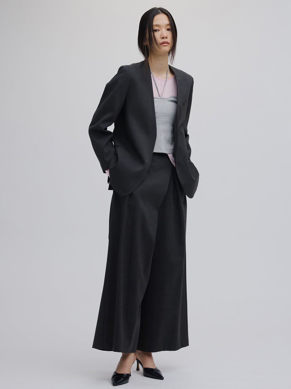 DRY TWILL ASYMMETRY TUCK PANTS