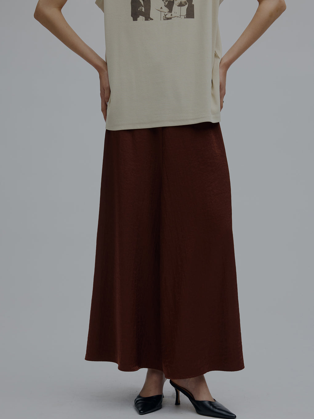MEDI SILKY GLOW FLARE SKIRT