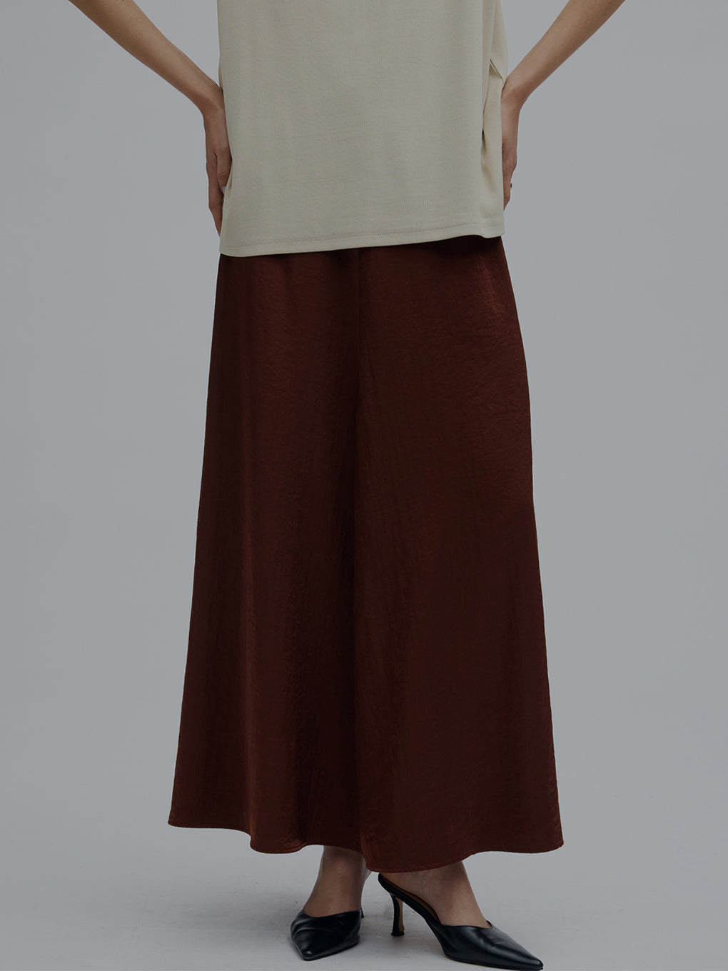 MEDI SILKY GLOW FLARE SKIRT